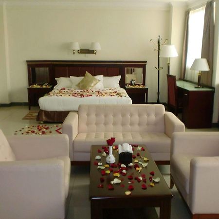 Florida International Hotel قوندر المظهر الخارجي الصورة