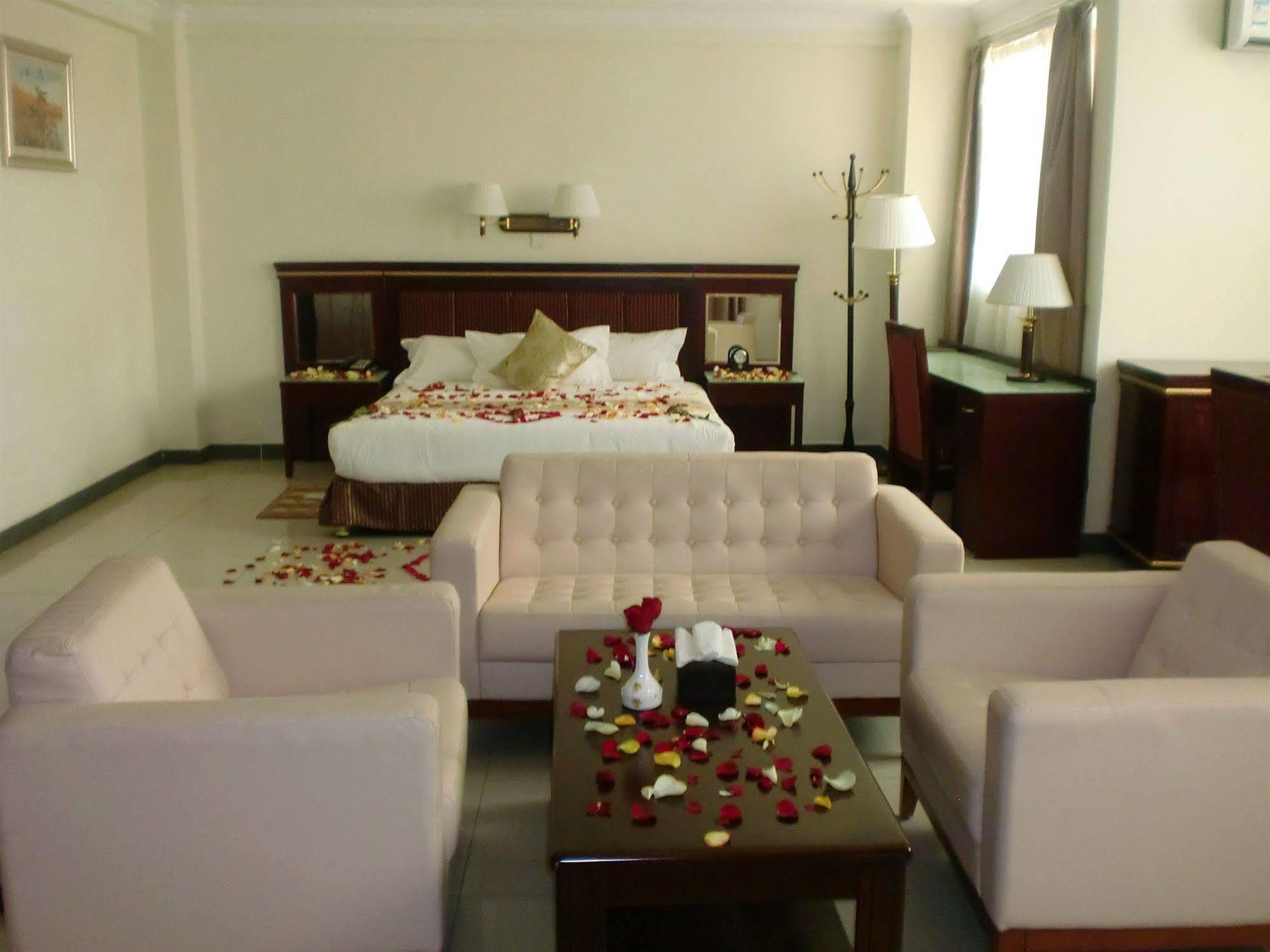 Florida International Hotel قوندر المظهر الخارجي الصورة