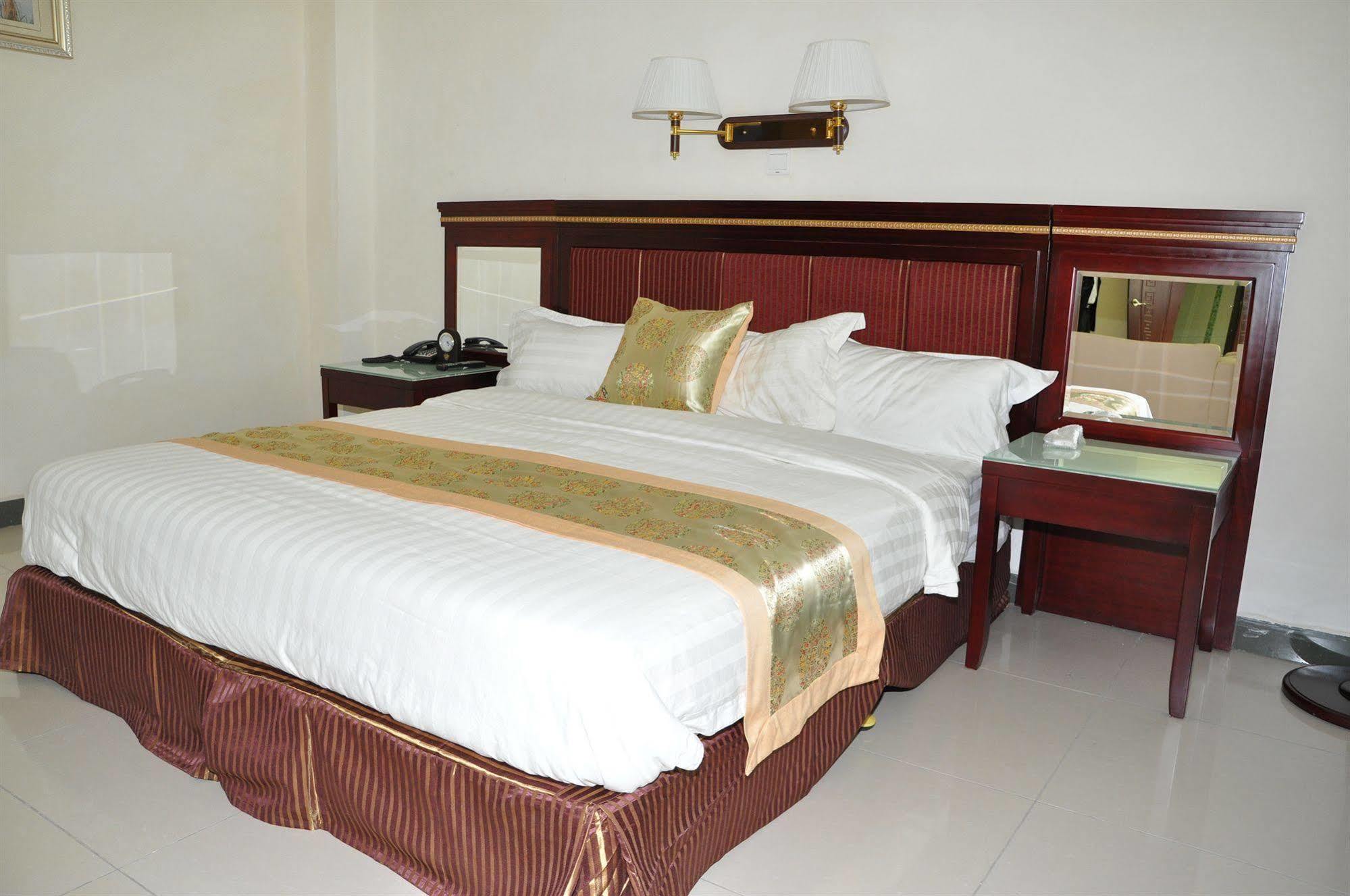 Florida International Hotel قوندر المظهر الخارجي الصورة